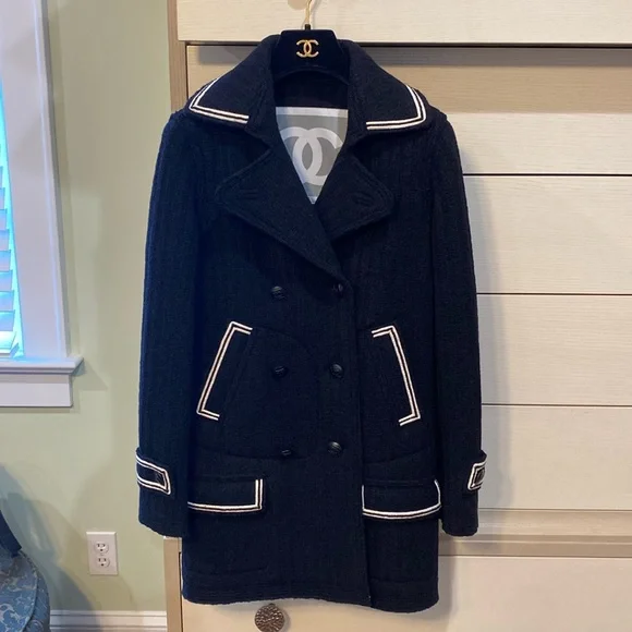 Classic Chanel black/white double-breasted jacket 34 - Picture 2 of 8